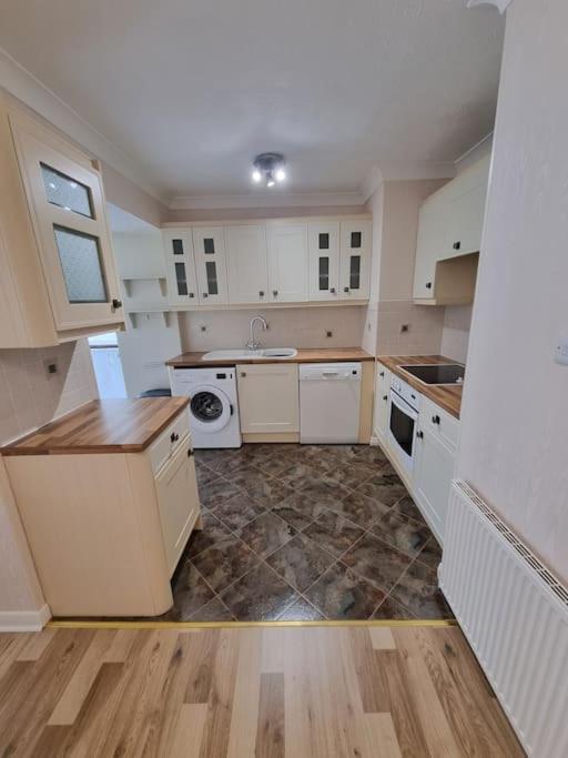 Charming Coastal Bungalow Cayton Zewnętrze zdjęcie